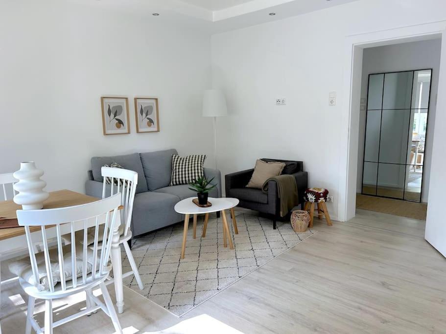 Country Style Apartment With Balcony Near Fair Hannover Exterior photo